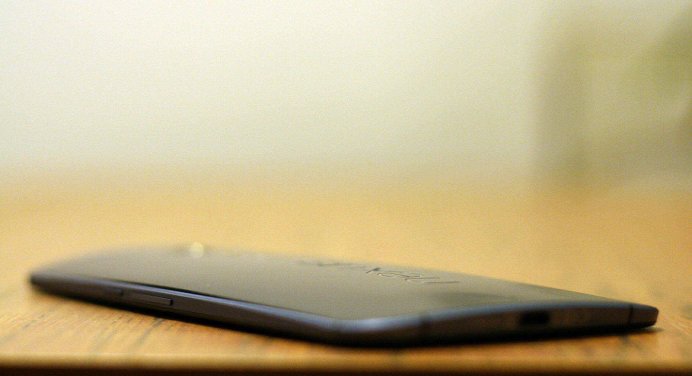 Motorola Nexus 6 - odchodząca obudowa i odklejające się litery napisu Nexus [aktualizacja]